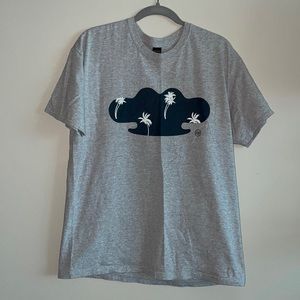 10 deep gray t shirt. Mens large. Good condition.